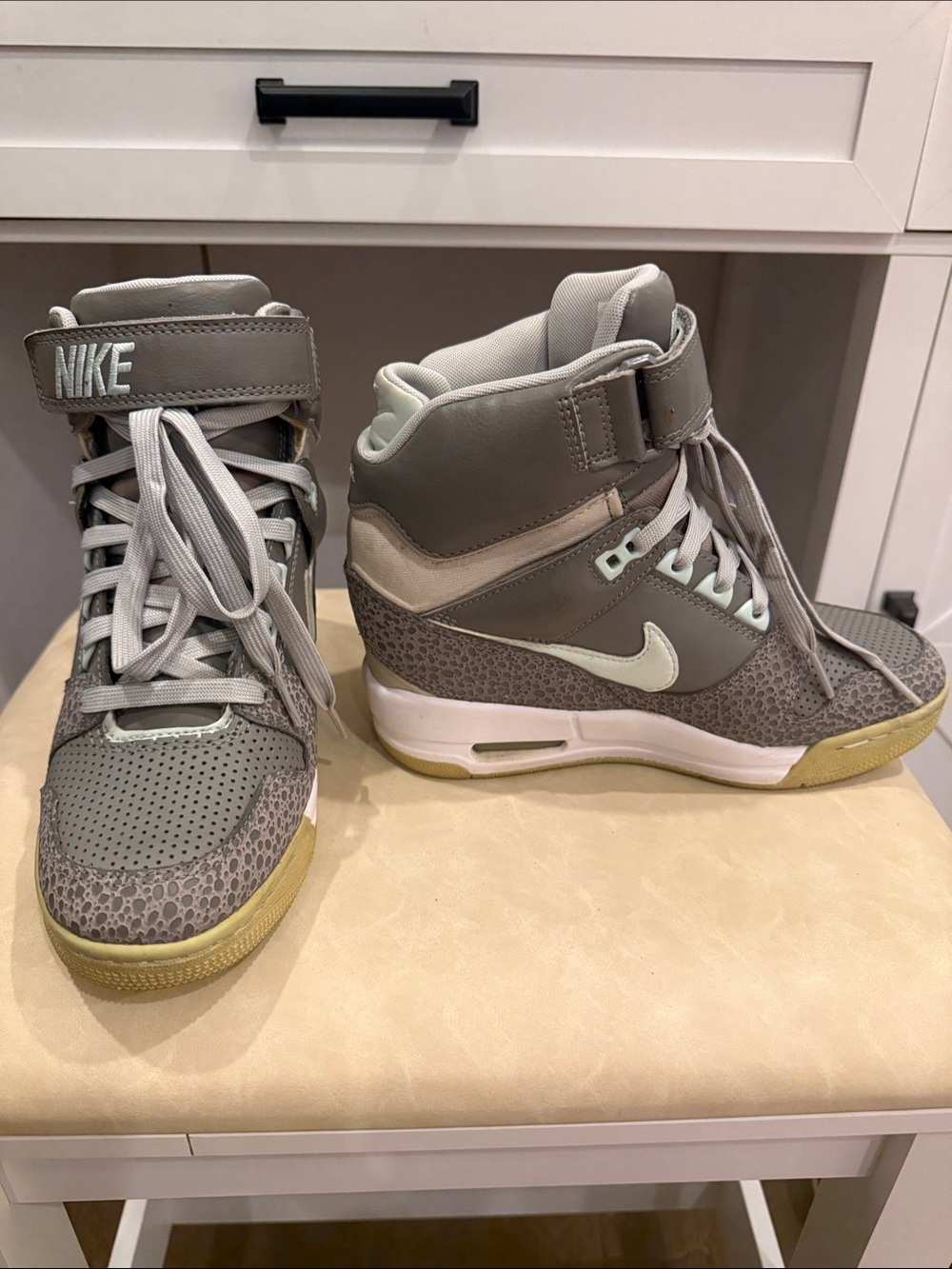 Nike woman Grey High-Top Wedge Sneakers with Pale Mint Swoosh